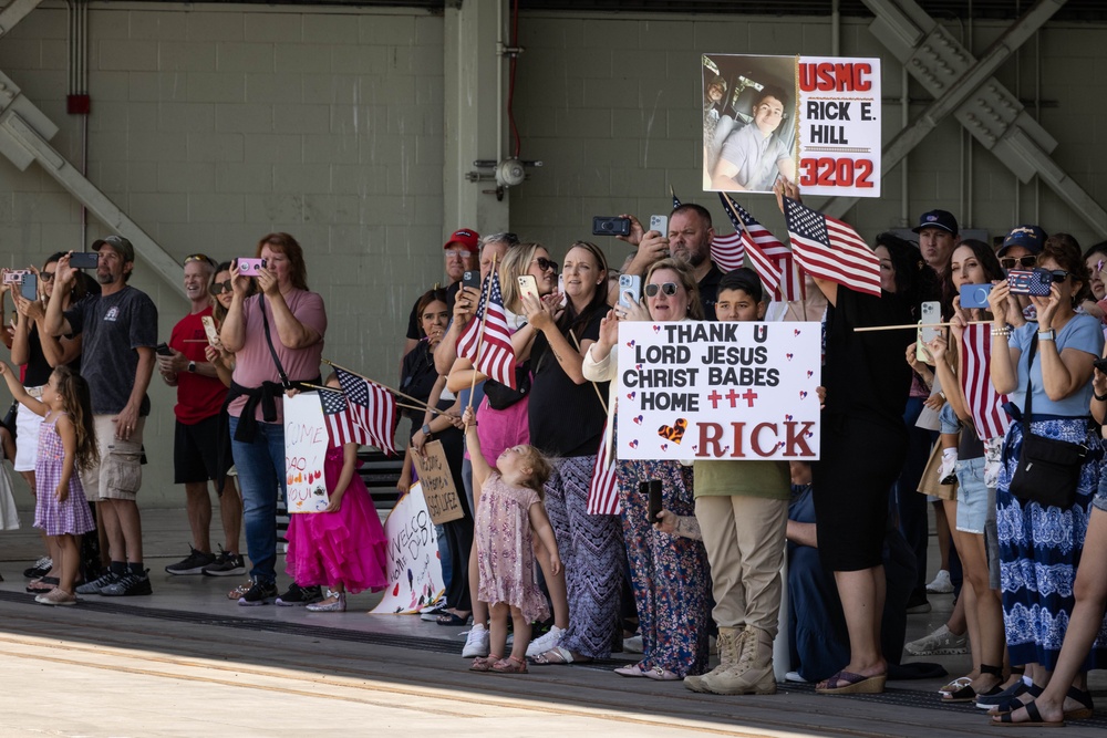 Elements of the 15th MEU return from deployment