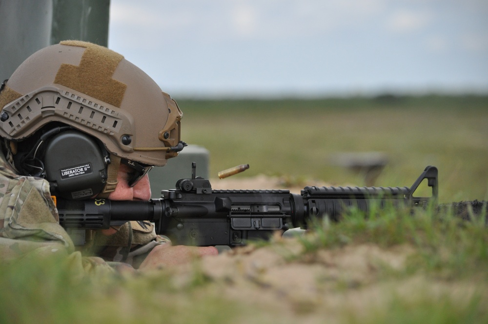 350th CACOM Soldiers qualify with M4 carbines