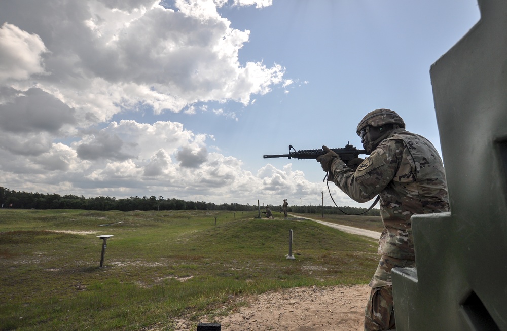 350th CACOM Soldiers qualify with M4 carbines