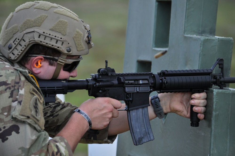 350th CACOM Soldiers qualify with M4 carbines