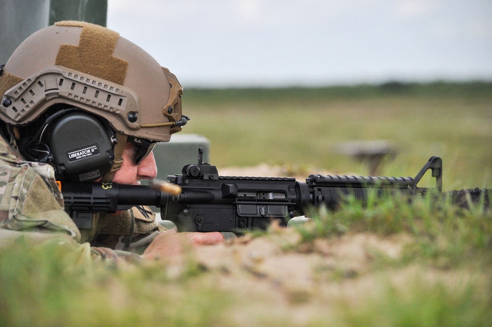 350th CACOM Soldiers qualify with M4 carbines