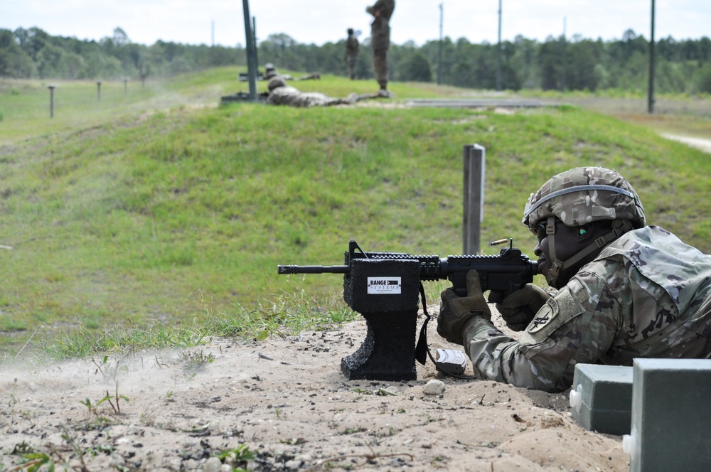 350th CACOM Soldiers qualify with M4 carbines