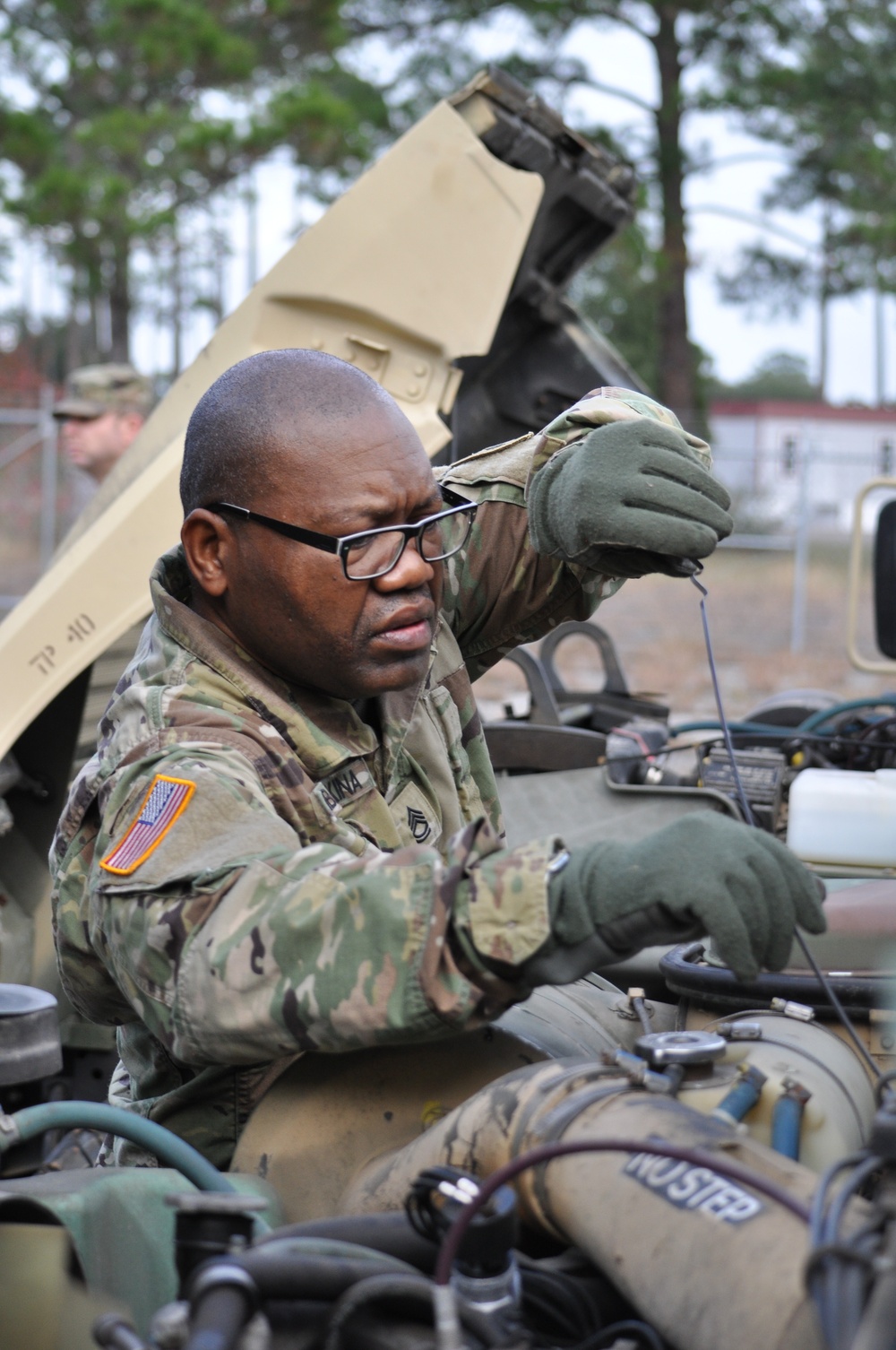 350th CACOM Soldiers conduct motor pool operations