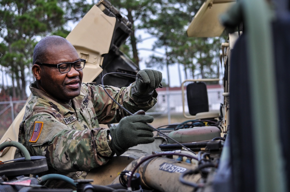 350th CACOM Soldiers conduct motor pool operations