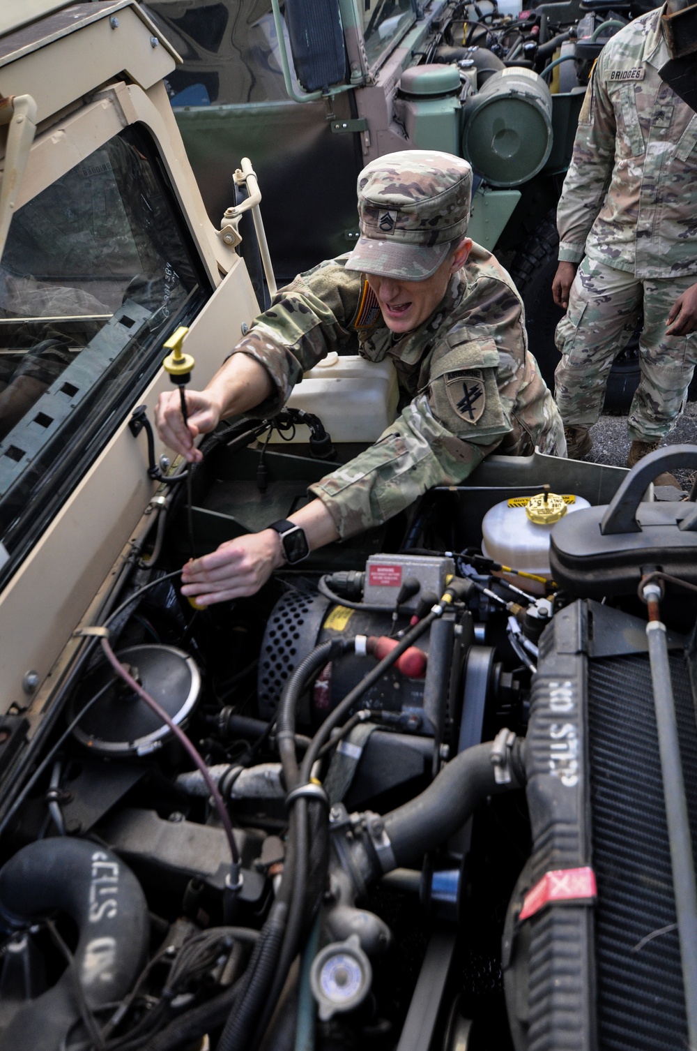 350th CACOM Soldiers conduct motor pool operations