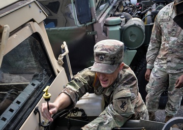 350th CACOM Soldiers conduct motor pool operations