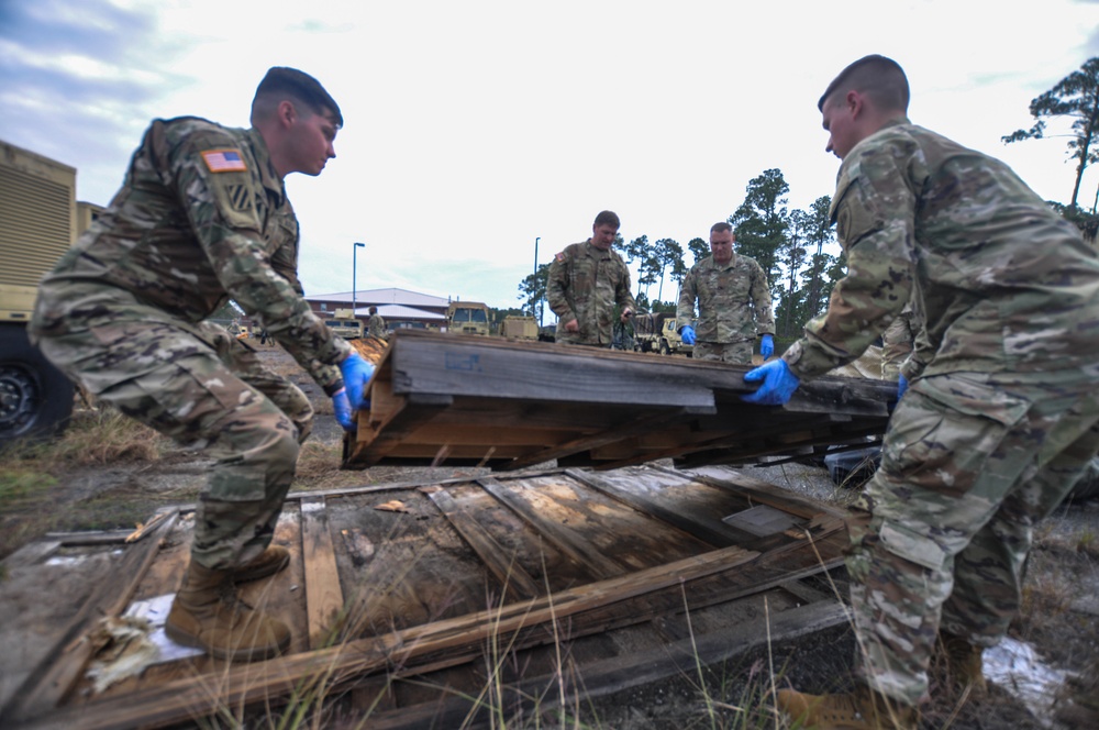 350th CACOM Soldiers conduct motor pool operations