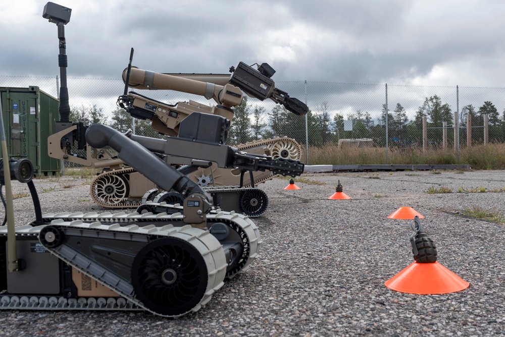 745th Explosive Ordnance Disposal Company hosts a family day event