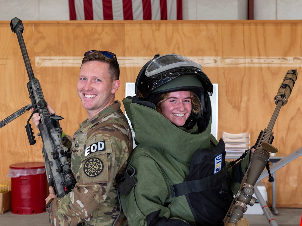 DVIDS – Pictures – 745th Explosive Ordnance Disposal Company hosts a family day (Picture 7 of 8)