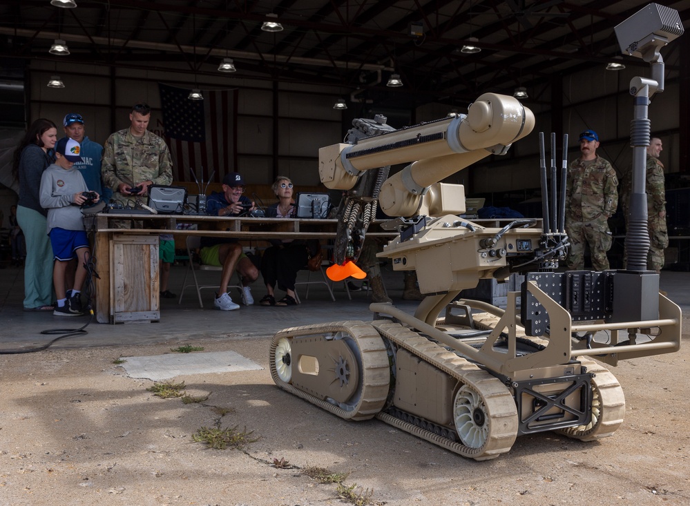 745th  Explosive Ordnance Disposal Company Hosts a Family Day Event