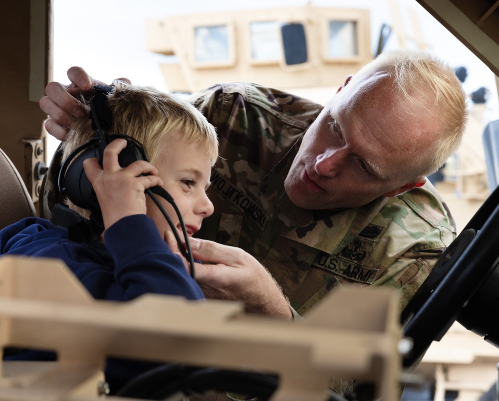 745th  Explosive Ordnance Disposal Company Hosts a Family Day Event