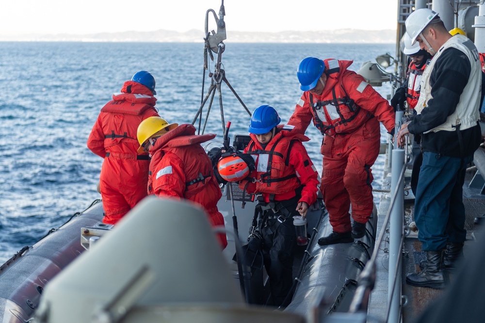 USS Blue Ridge Conducts Small Boat Operations