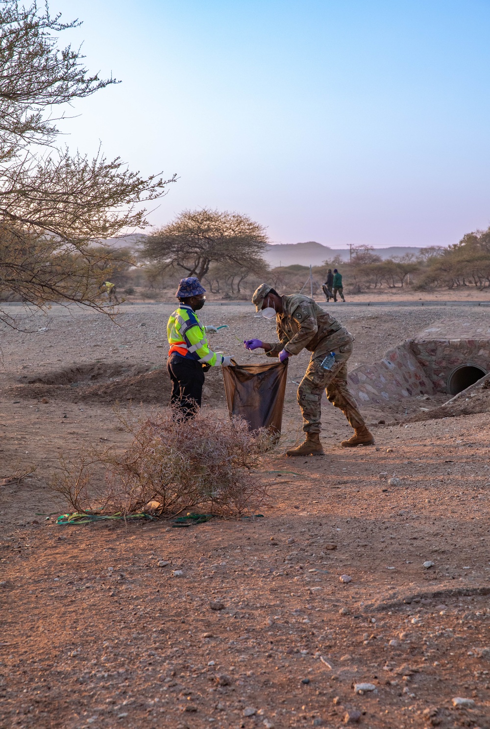 North Carolina National Guard, Botswana Defence Force conduct joint litter clean-up in Shoshong