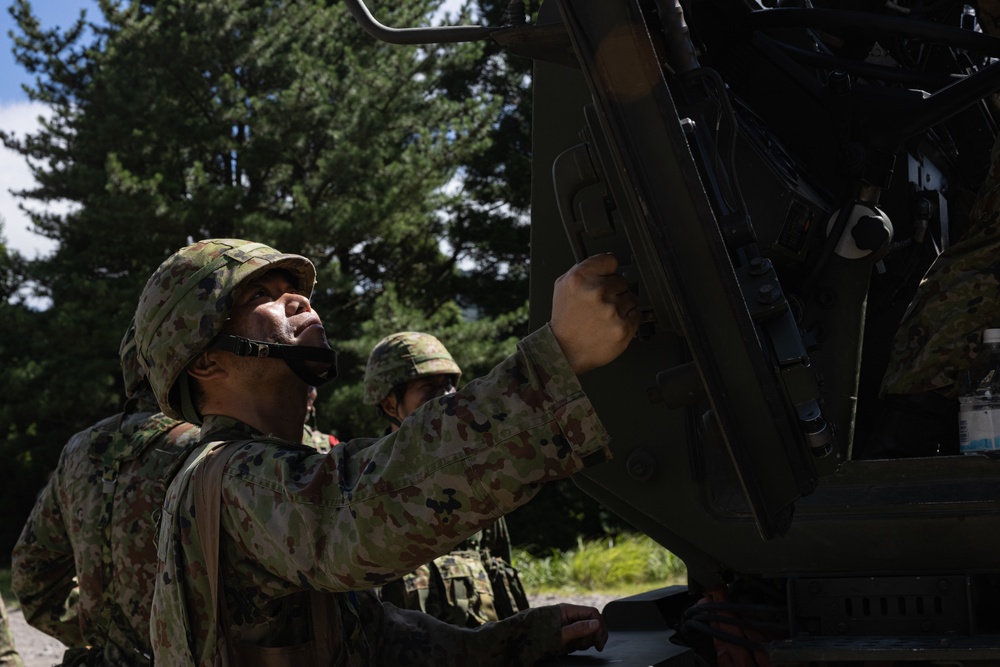 RD 24 | JGSDF 8th Division visits 3/12 HIMARS