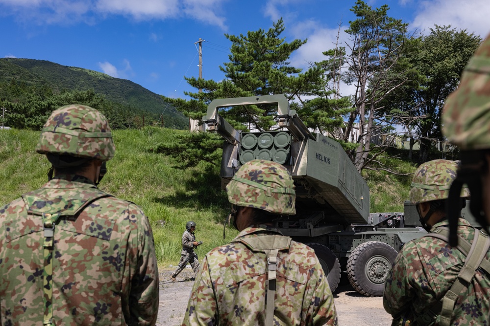 RD 24 | JGSDF 8th Division visits 3/12 HIMARS
