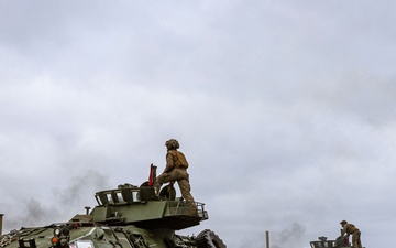 Defend the Ship: LAR Co. Conducts LAV Live-Fire Aboard USS Somerset