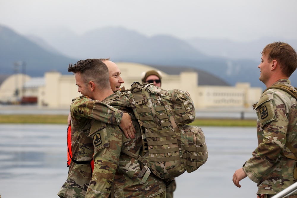 Welcome home: Bison Company Army Guardsmen returns from Kuwait