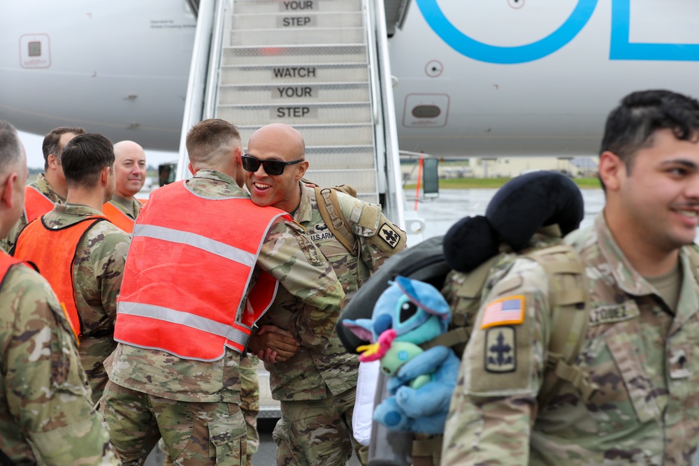 Welcome home: Bison Company Army Guardsmen returns from Kuwait