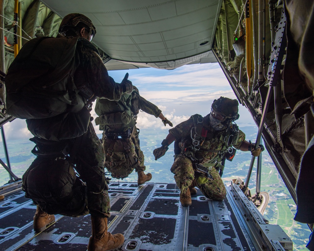 36 AS, JGSDF conduct airdrops over Sendai