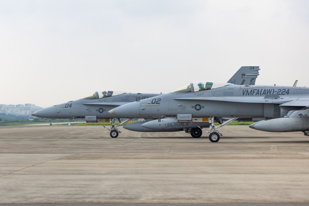 The Fighting Bengals and ROKAF 10th Fighter Wing Fly Out of Suwon, South Korea