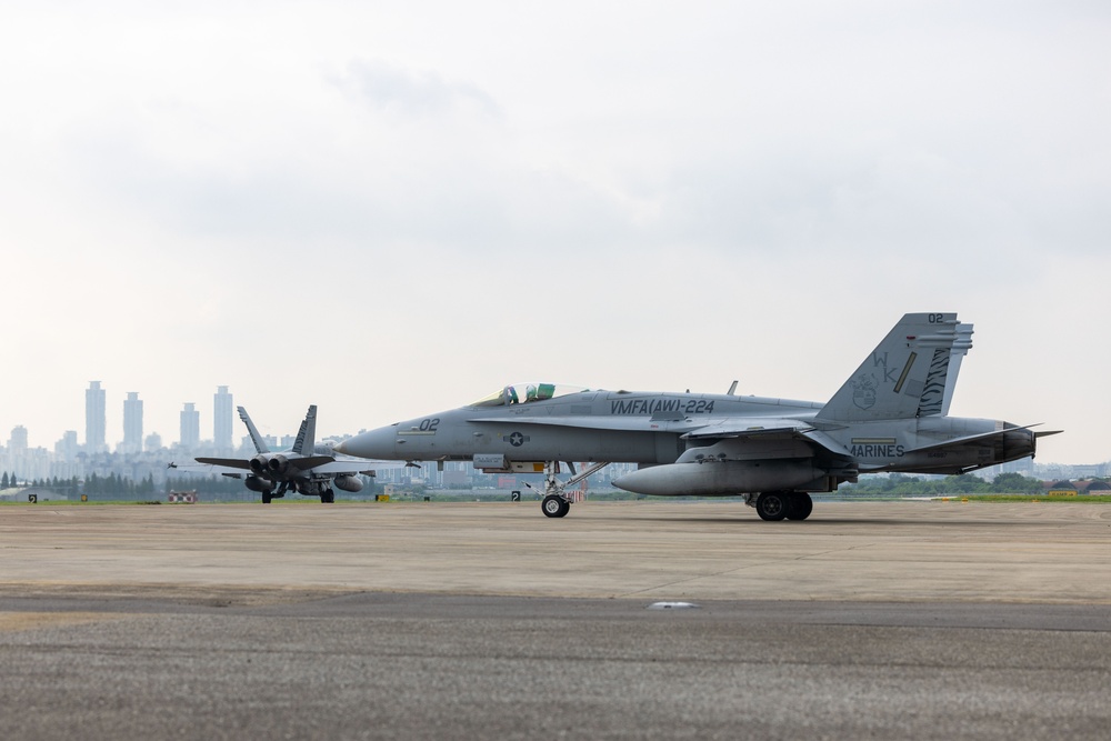 The Fighting Bengals and ROKAF 10th Fighter Wing Fly Out of Suwon, South Korea