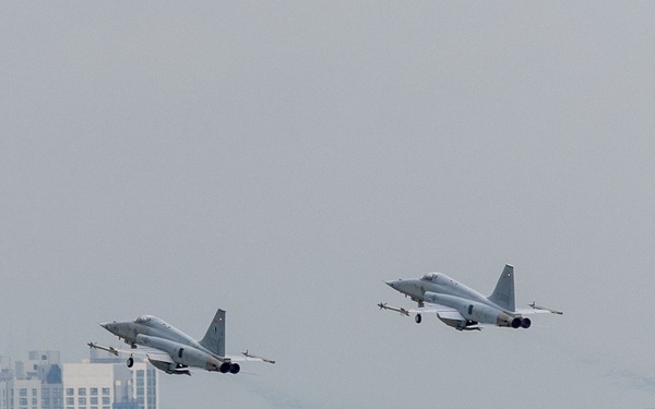 The Fighting Bengals and ROKAF 10th Fighter Wing Fly Out of Suwon, South Korea