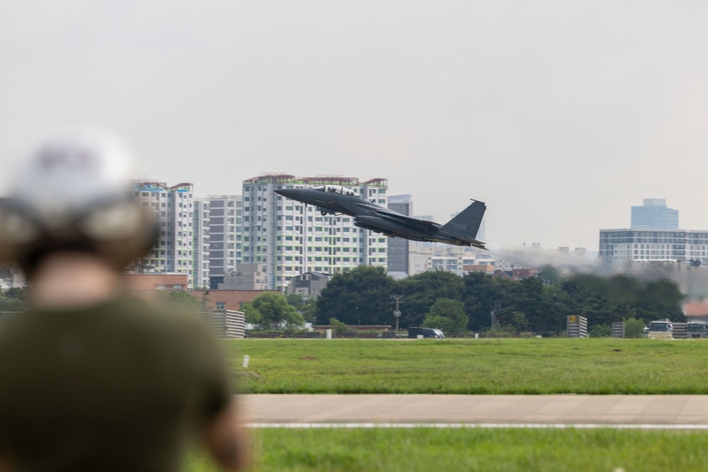 The Fighting Bengals and ROKAF 10th Fighter Wing Fly Out of Suwon, South Korea