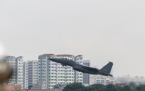 The Fighting Bengals and ROKAF 10th Fighter Wing Fly Out of Suwon, South Korea