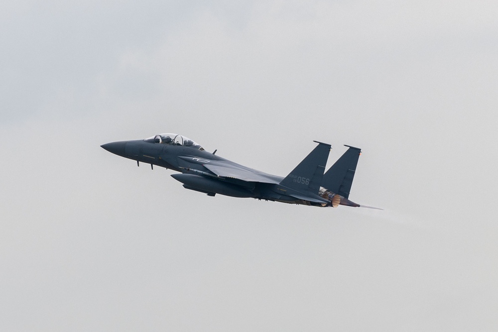 The Fighting Bengals and ROKAF 10th Fighter Wing Fly Out of Suwon, South Korea