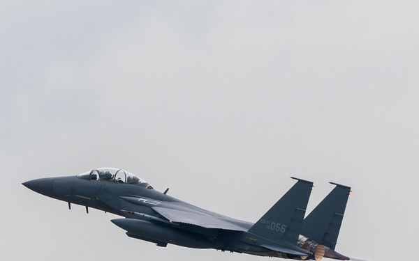 The Fighting Bengals and ROKAF 10th Fighter Wing Fly Out of Suwon, South Korea