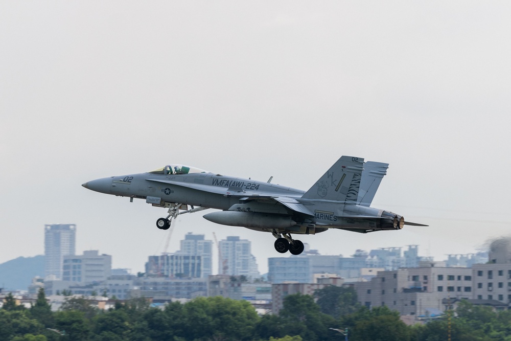 The Fighting Bengals and ROKAF 10th Fighter Wing Fly Out of Suwon, South Korea