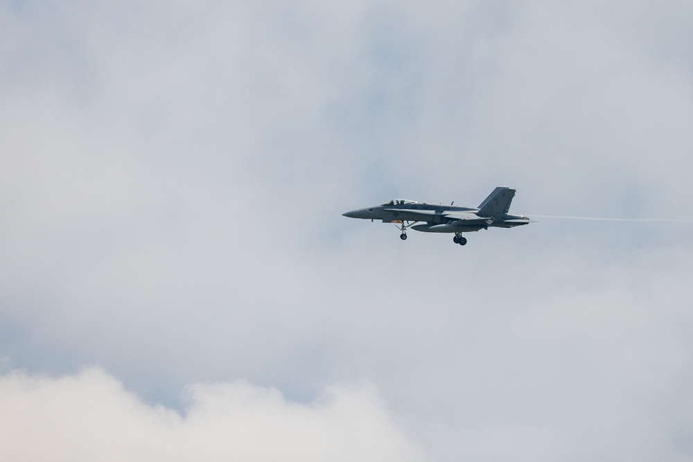 The Fighting Bengals and ROKAF 10th Fighter Wing Fly Out of Suwon, South Korea