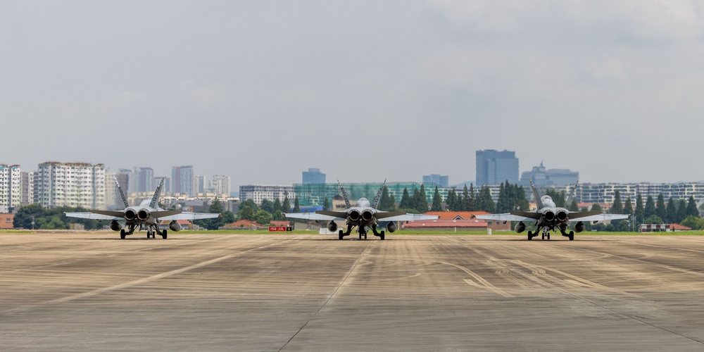 The Fighting Bengals and ROKAF 10th Fighter Wing Fly Out of Suwon, South Korea