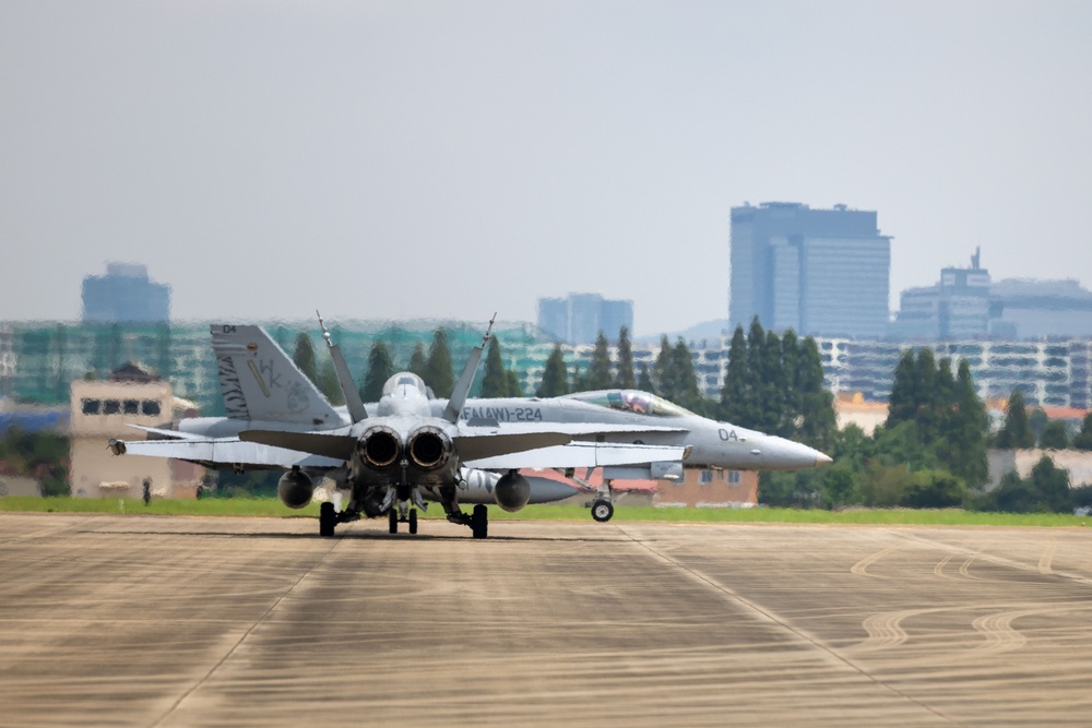 The Fighting Bengals and ROKAF 10th Fighter Wing Fly Out of Suwon, South Korea