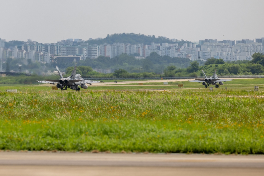 The Fighting Bengals and ROKAF 10th Fighter Wing Fly Out of Suwon, South Korea