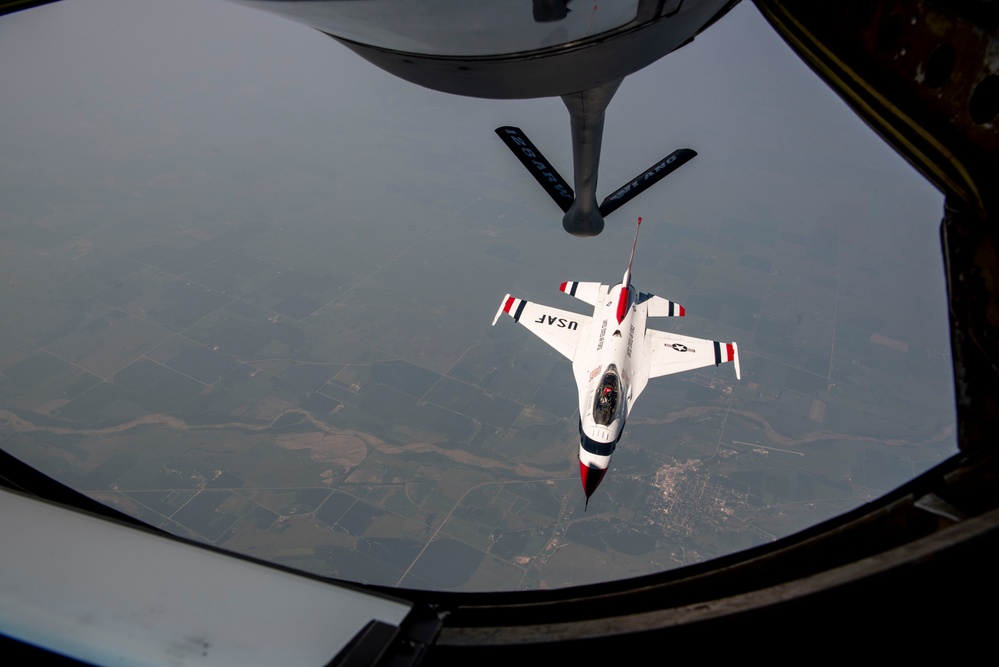 Thunderbirds Refuel with 128ARW