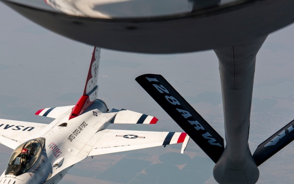 Thunderbirds Refuel with 128ARW