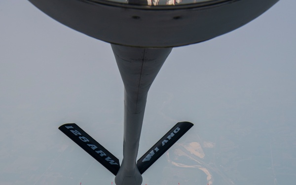 Thunderbirds Refuel with 128ARW