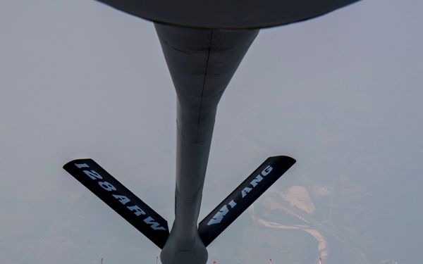 Thunderbirds Refuel with 128ARW