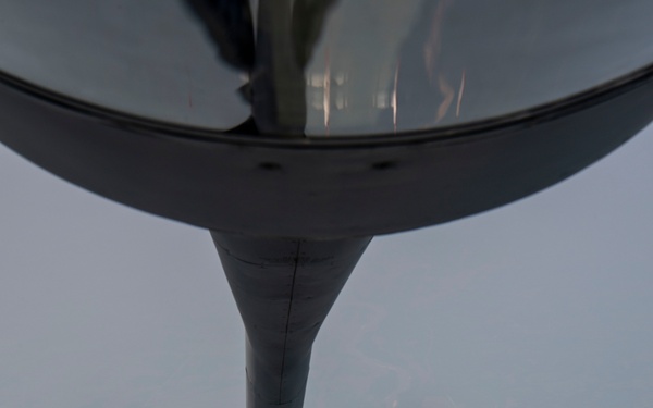 Thunderbirds Refuel with 128ARW