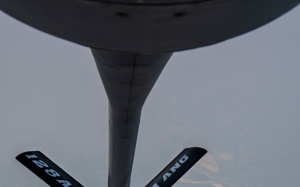 Thunderbirds Refuel with 128ARW