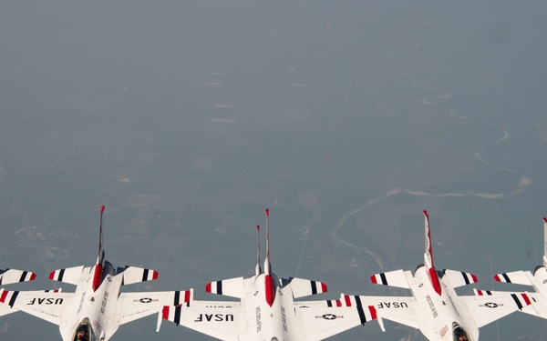 Thunderbirds Refuel with 128ARW