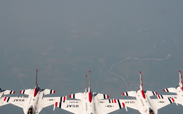 Thunderbirds Refuel with 128ARW