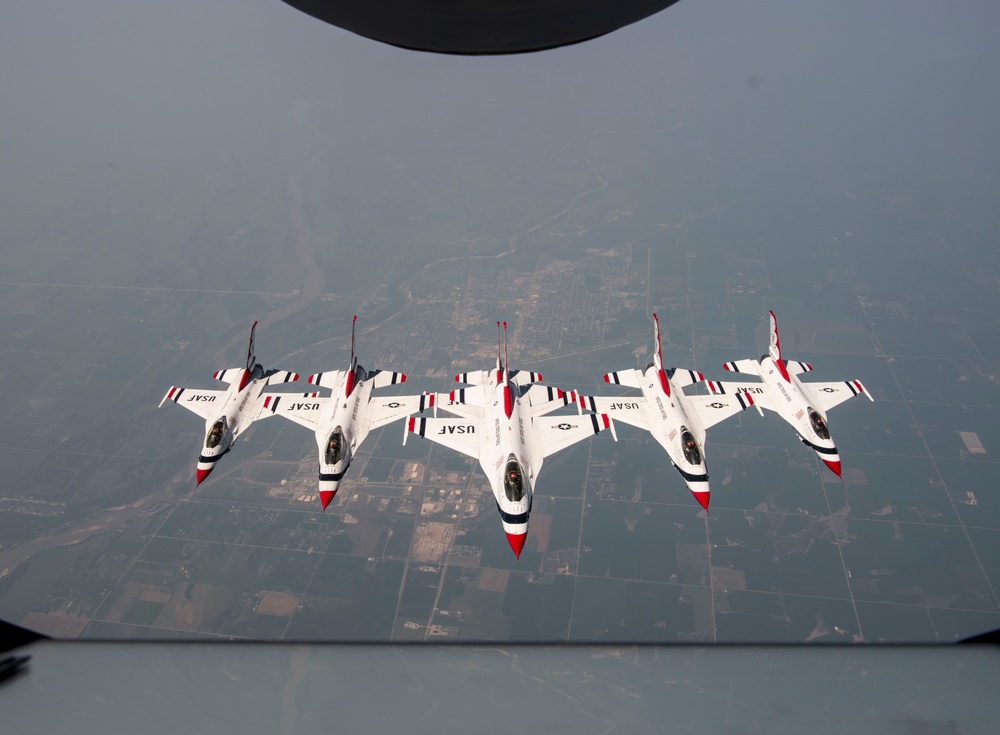 Thunderbirds Refuel with 128ARW
