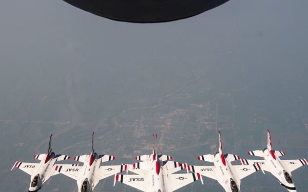 Thunderbirds Refuel with 128ARW