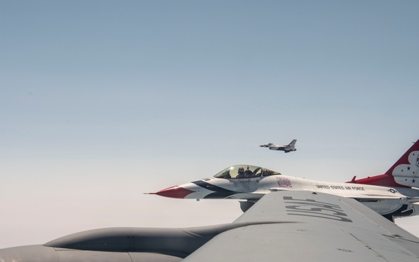 Thunderbirds Refuel with 128ARW