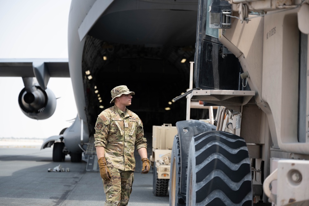 8 EAMS loads equipment onto C-17