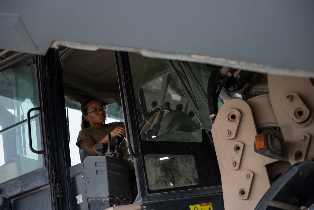 8 EAMS loads equipment onto C-17