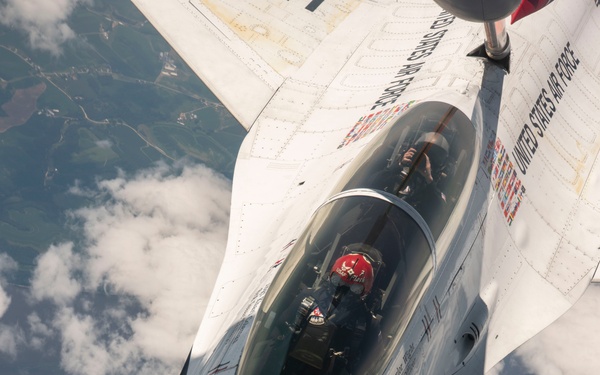 Thunderbirds Refuel with 128ARW