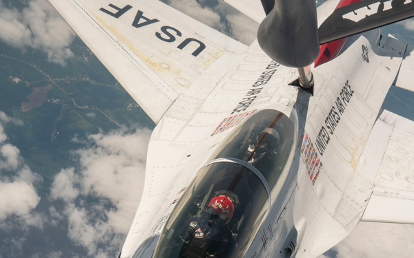 Thunderbirds Refuel with 128ARW
